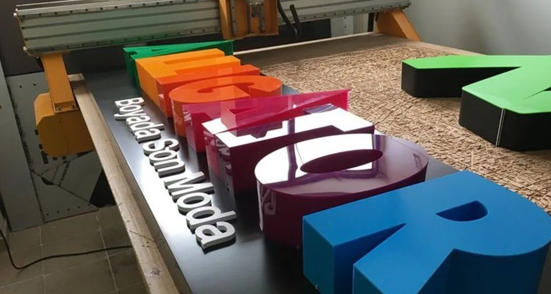 Solid Non-illuminated 3D Letters